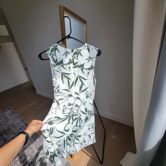 Abercrombie and Fitch Twist-Front Mini Dress XS Regular Height Fit - Picture 8 of 12